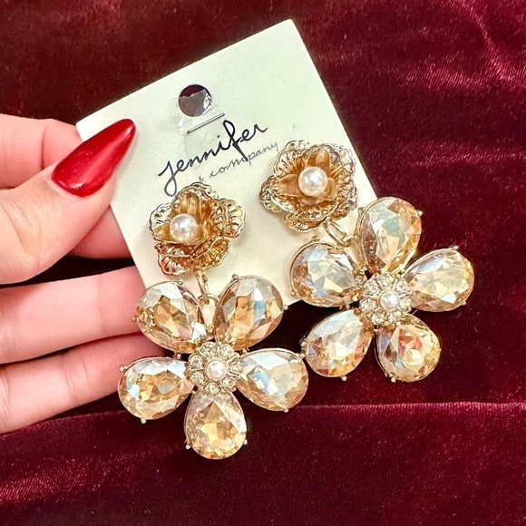 NWT oversized gold dangly flower earrings with pearls - Picture 3 of 10